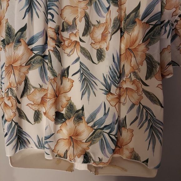 Short-Sleeve Cold Shoulder Floral Top - Picture 9 of 11